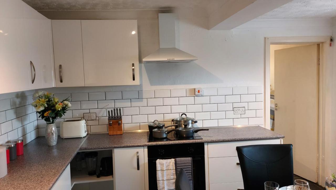 Gillings Villa -Perfect For Long & Short Stays Gillingham  Exterior photo